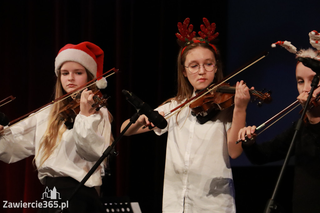 Fotorelacja: Koncert Świąteczny Szkoły Muzycznej i SP3 w MOK Zawiercie