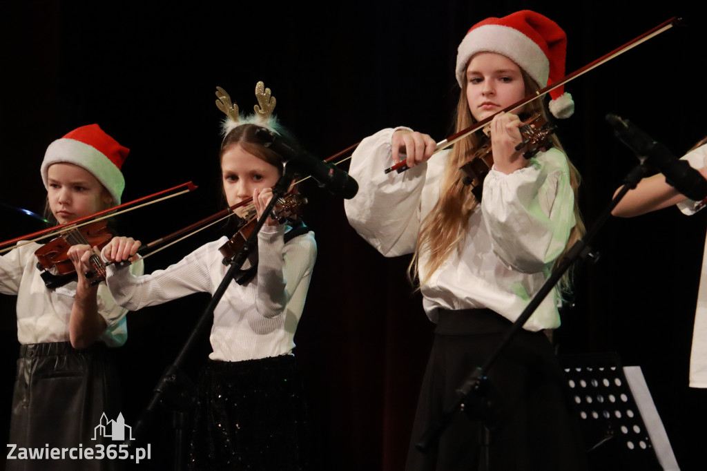 Fotorelacja: Koncert Świąteczny Szkoły Muzycznej i SP3 w MOK Zawiercie