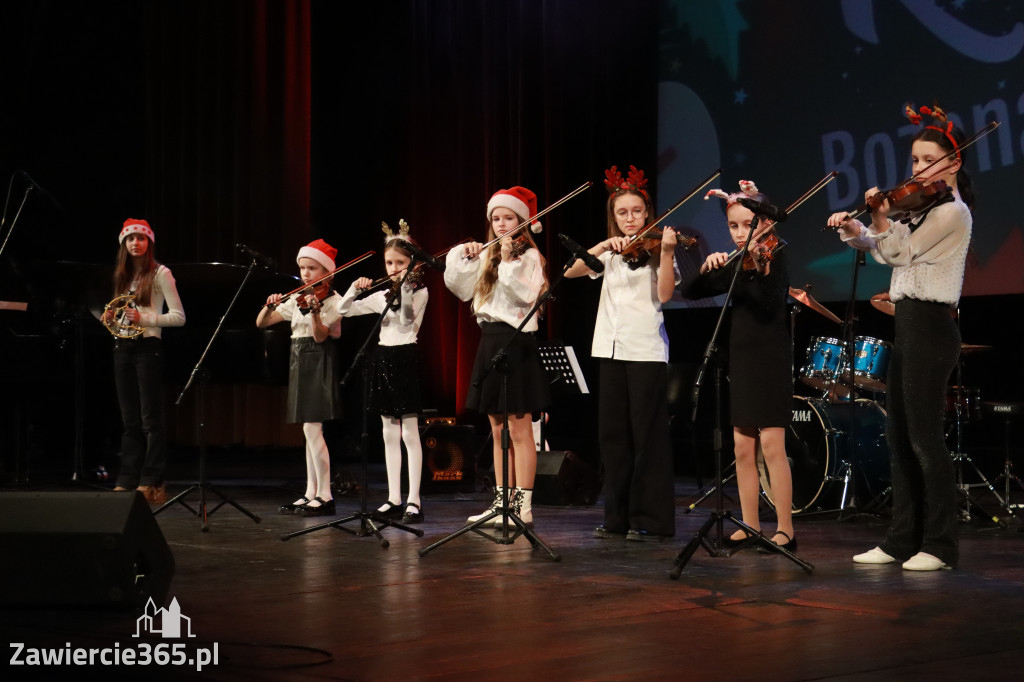 Fotorelacja: Koncert Świąteczny Szkoły Muzycznej i SP3 w MOK Zawiercie