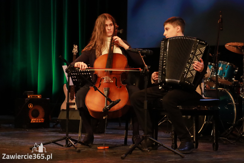 Fotorelacja: Koncert Świąteczny Szkoły Muzycznej i SP3 w MOK Zawiercie