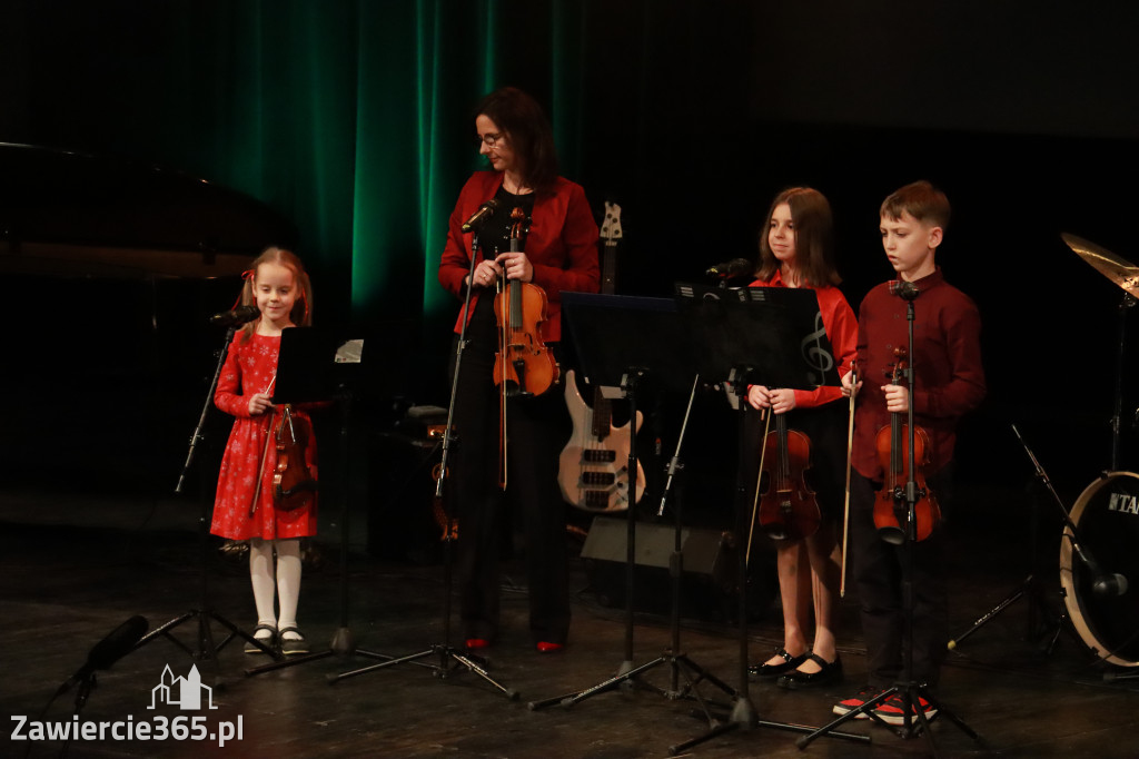 Fotorelacja: Koncert Świąteczny Szkoły Muzycznej i SP3 w MOK Zawiercie