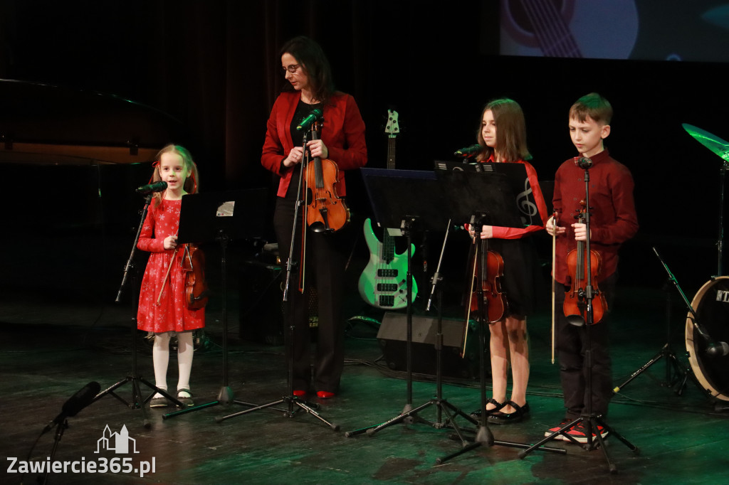 Fotorelacja: Koncert Świąteczny Szkoły Muzycznej i SP3 w MOK Zawiercie