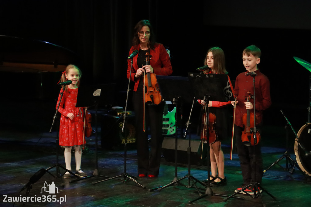 Fotorelacja: Koncert Świąteczny Szkoły Muzycznej i SP3 w MOK Zawiercie