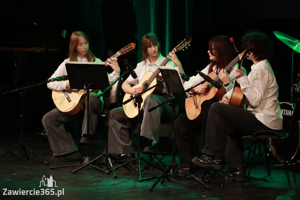 Fotorelacja: Koncert Świąteczny Szkoły Muzycznej i SP3 w MOK Zawiercie