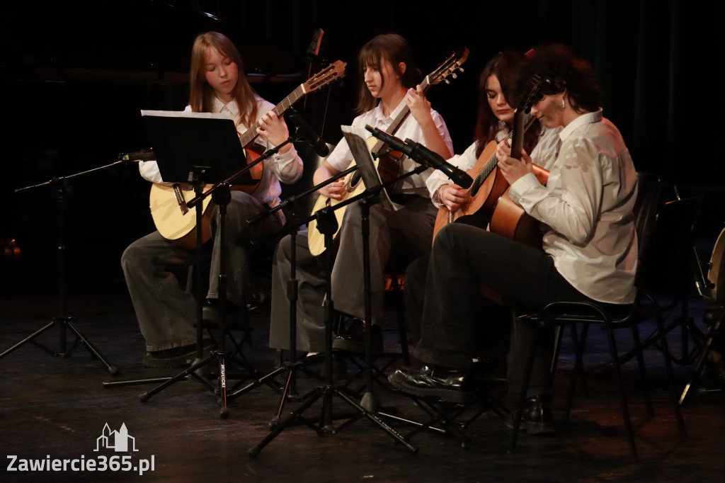 Fotorelacja: Koncert Świąteczny Szkoły Muzycznej i SP3 w MOK Zawiercie