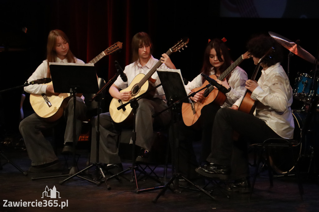 Fotorelacja: Koncert Świąteczny Szkoły Muzycznej i SP3 w MOK Zawiercie