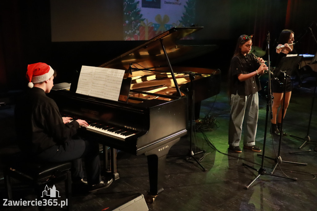 Fotorelacja: Koncert Świąteczny Szkoły Muzycznej i SP3 w MOK Zawiercie