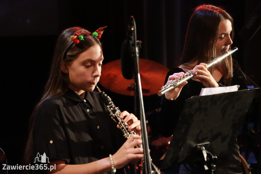 Fotorelacja: Koncert Świąteczny Szkoły Muzycznej i SP3 w MOK Zawiercie