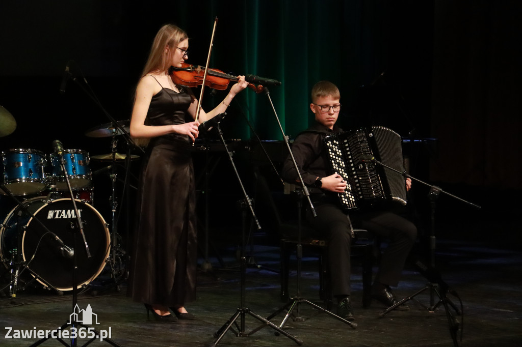 Fotorelacja: Koncert Świąteczny Szkoły Muzycznej i SP3 w MOK Zawiercie