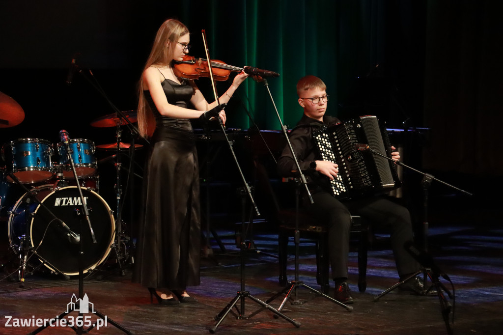 Fotorelacja: Koncert Świąteczny Szkoły Muzycznej i SP3 w MOK Zawiercie