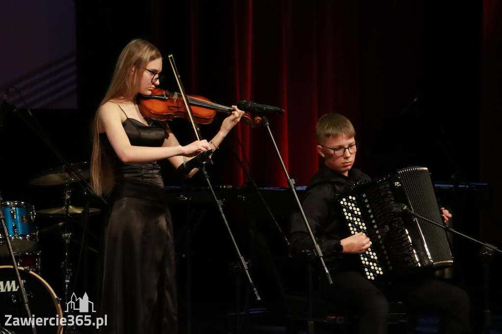 Fotorelacja: Koncert Świąteczny Szkoły Muzycznej i SP3 w MOK Zawiercie