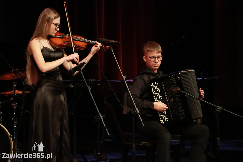 Fotorelacja: Koncert Świąteczny Szkoły Muzycznej i SP3 w MOK Zawiercie