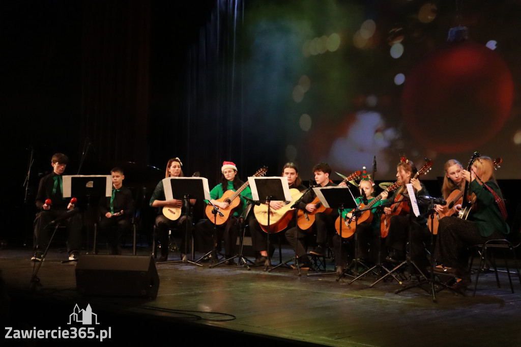 Fotorelacja: Koncert Świąteczny Szkoły Muzycznej i SP3 w MOK Zawiercie