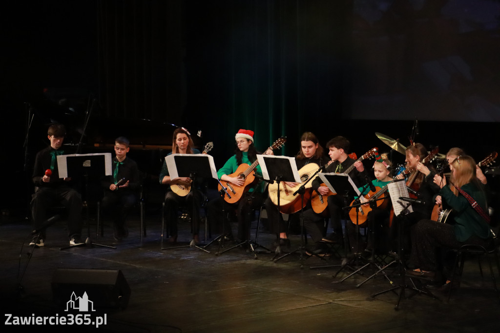 Fotorelacja: Koncert Świąteczny Szkoły Muzycznej i SP3 w MOK Zawiercie