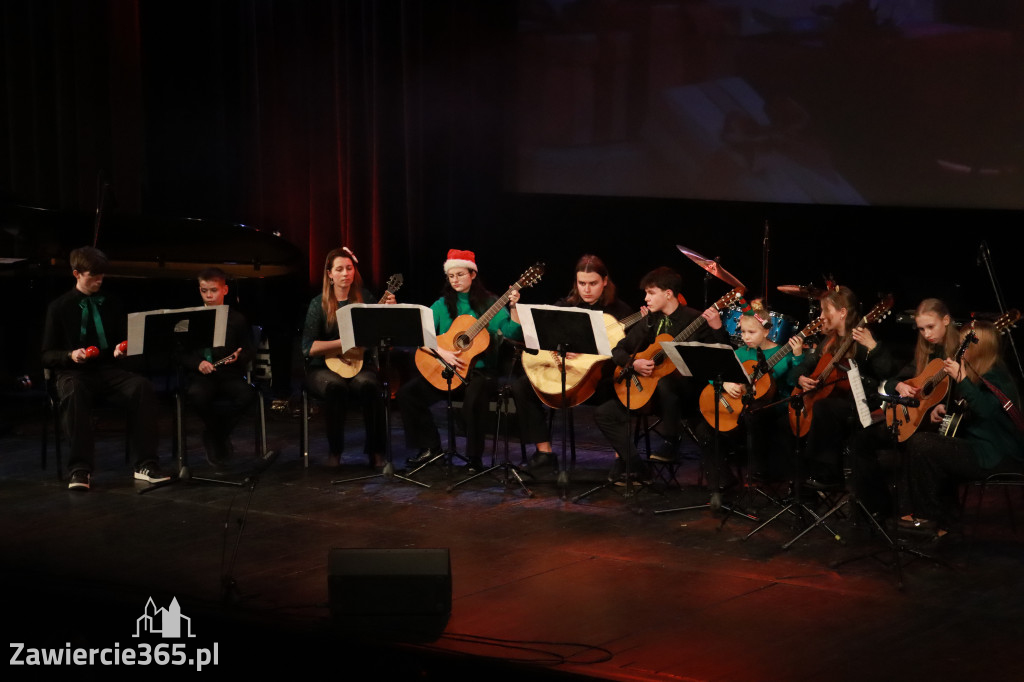 Fotorelacja: Koncert Świąteczny Szkoły Muzycznej i SP3 w MOK Zawiercie