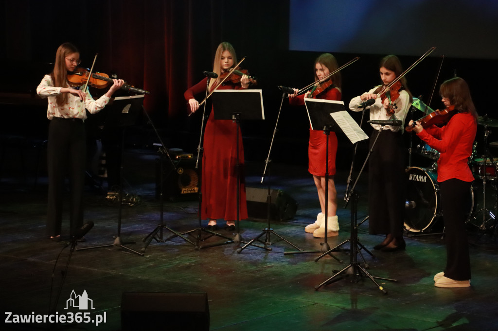 Fotorelacja: Koncert Świąteczny Szkoły Muzycznej i SP3 w MOK Zawiercie