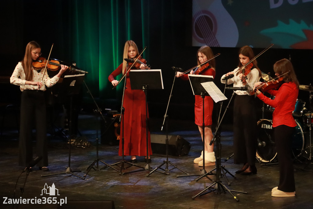 Fotorelacja: Koncert Świąteczny Szkoły Muzycznej i SP3 w MOK Zawiercie