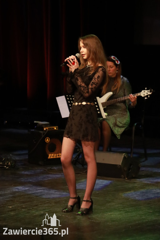 Fotorelacja: Koncert Świąteczny Szkoły Muzycznej i SP3 w MOK Zawiercie