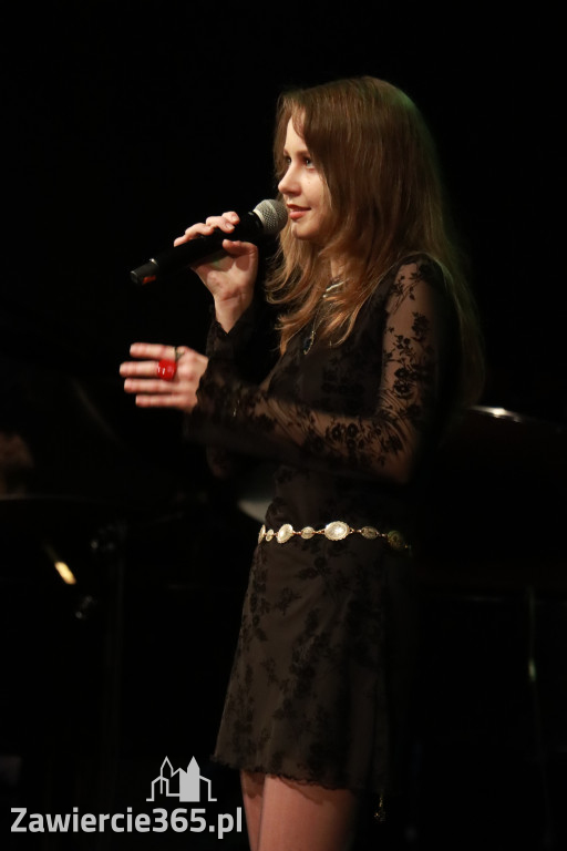 Fotorelacja: Koncert Świąteczny Szkoły Muzycznej i SP3 w MOK Zawiercie