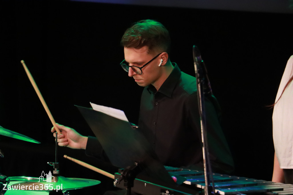 Fotorelacja: Koncert Świąteczny Szkoły Muzycznej i SP3 w MOK Zawiercie