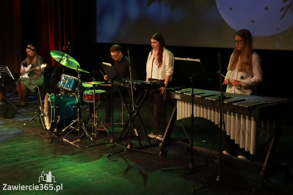 Fotorelacja: Koncert Świąteczny Szkoły Muzycznej i SP3 w MOK Zawiercie