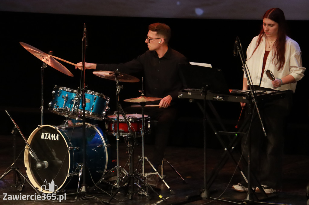 Fotorelacja: Koncert Świąteczny Szkoły Muzycznej i SP3 w MOK Zawiercie