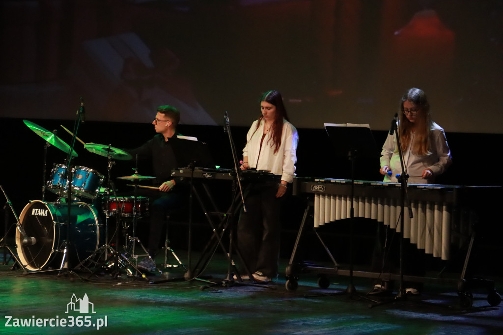 Fotorelacja: Koncert Świąteczny Szkoły Muzycznej i SP3 w MOK Zawiercie