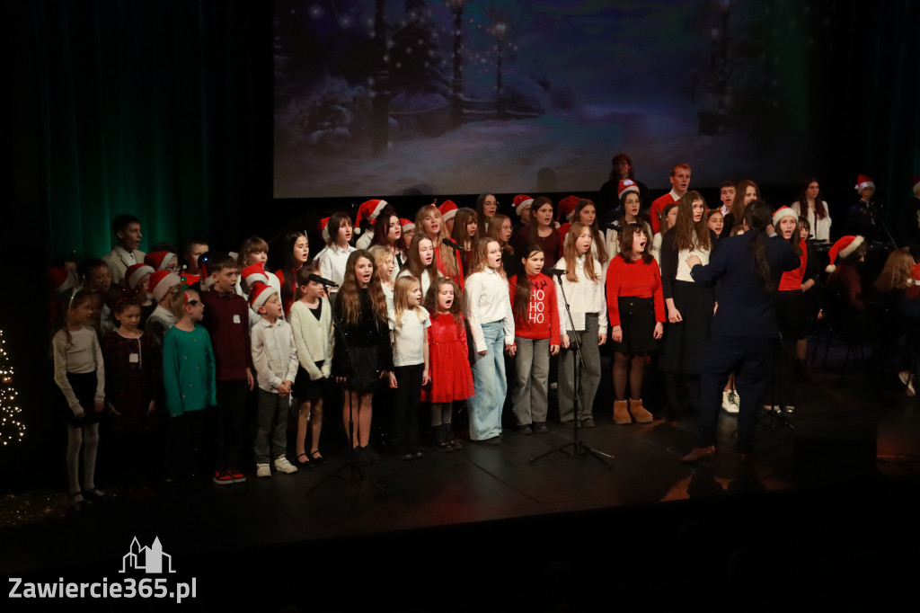 Fotorelacja: Koncert Świąteczny Szkoły Muzycznej i SP3 w MOK Zawiercie