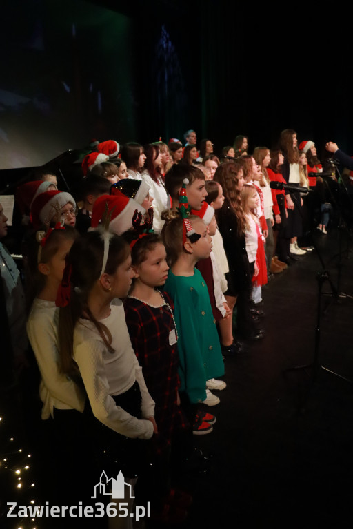 Fotorelacja: Koncert Świąteczny Szkoły Muzycznej i SP3 w MOK Zawiercie