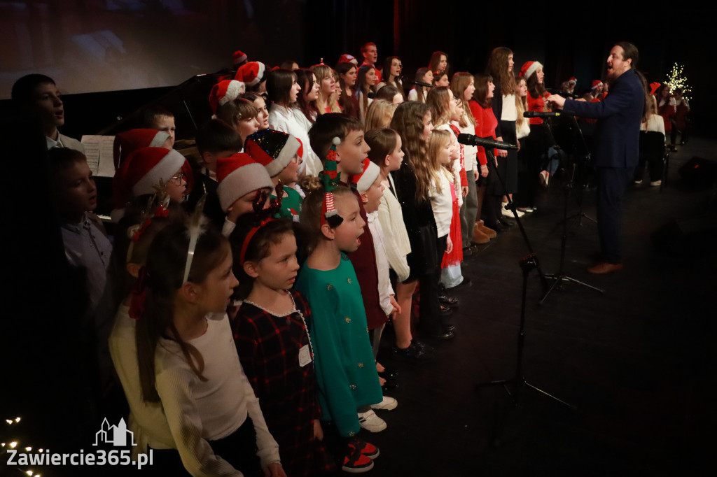 Fotorelacja: Koncert Świąteczny Szkoły Muzycznej i SP3 w MOK Zawiercie