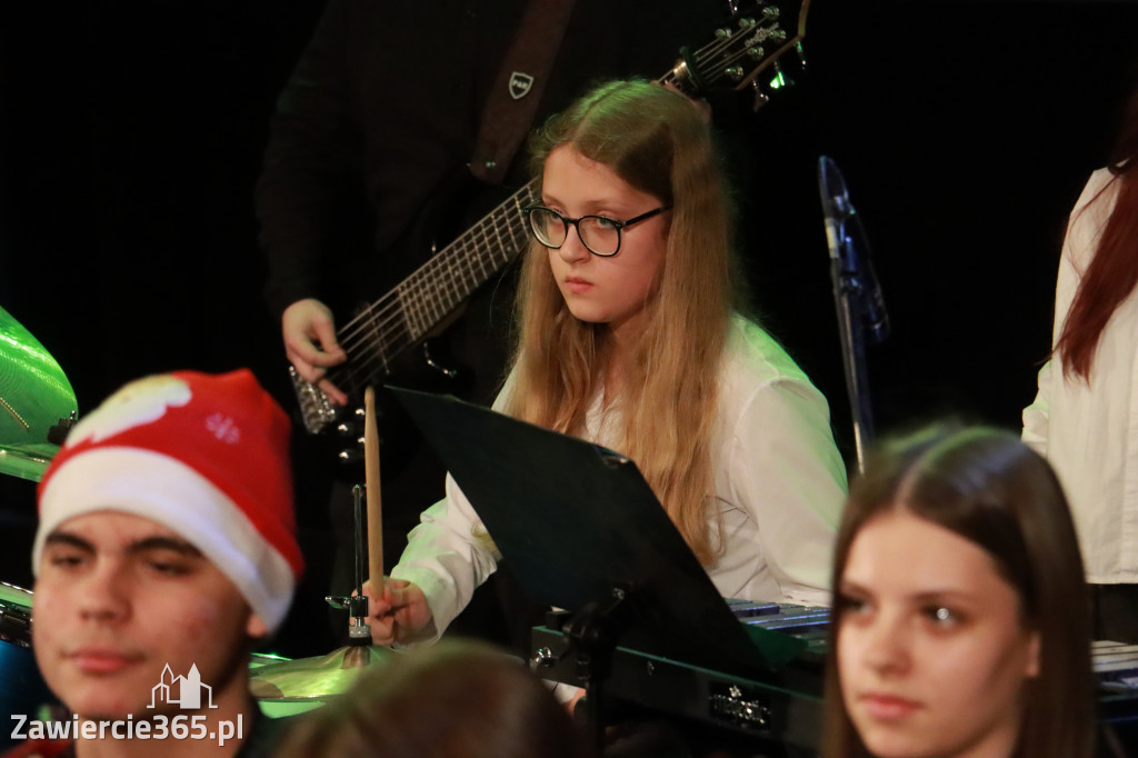 Fotorelacja: Koncert Świąteczny Szkoły Muzycznej i SP3 w MOK Zawiercie