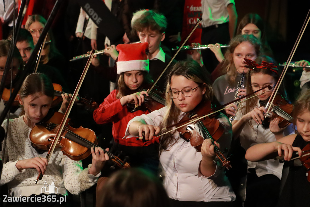 Fotorelacja: Koncert Świąteczny Szkoły Muzycznej i SP3 w MOK Zawiercie