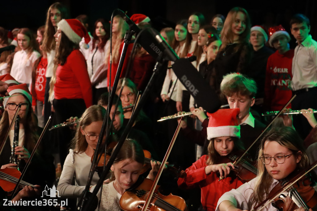 Fotorelacja: Koncert Świąteczny Szkoły Muzycznej i SP3 w MOK Zawiercie