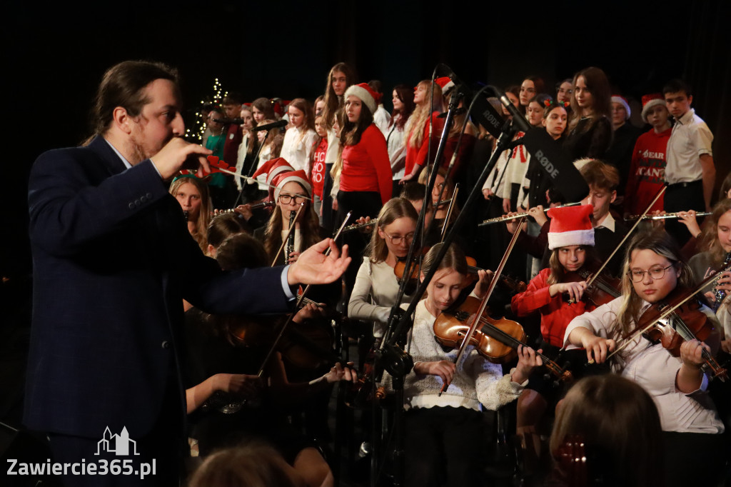 Fotorelacja: Koncert Świąteczny Szkoły Muzycznej i SP3 w MOK Zawiercie