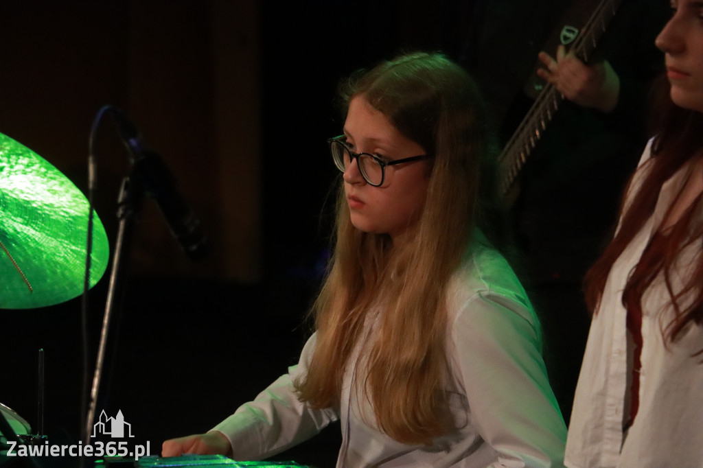 Fotorelacja: Koncert Świąteczny Szkoły Muzycznej i SP3 w MOK Zawiercie