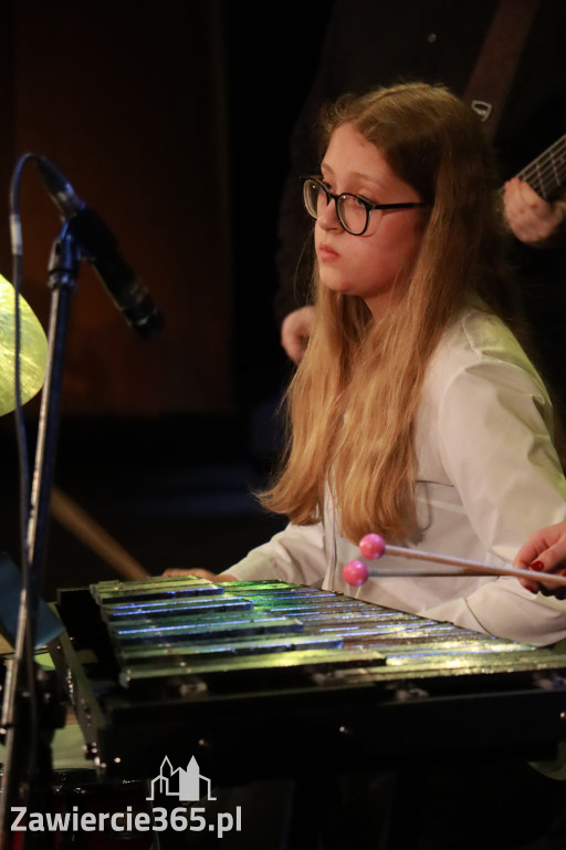 Fotorelacja: Koncert Świąteczny Szkoły Muzycznej i SP3 w MOK Zawiercie