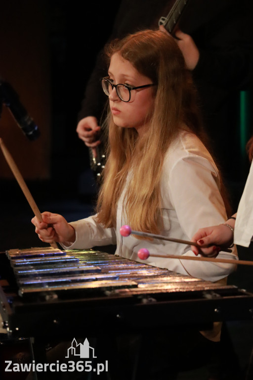 Fotorelacja: Koncert Świąteczny Szkoły Muzycznej i SP3 w MOK Zawiercie