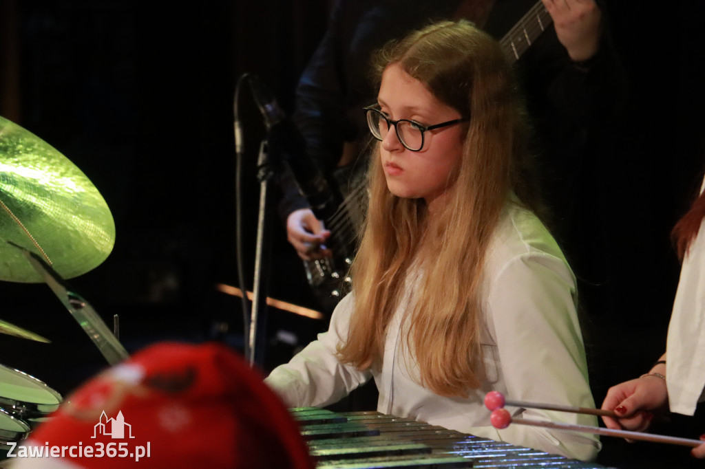 Fotorelacja: Koncert Świąteczny Szkoły Muzycznej i SP3 w MOK Zawiercie