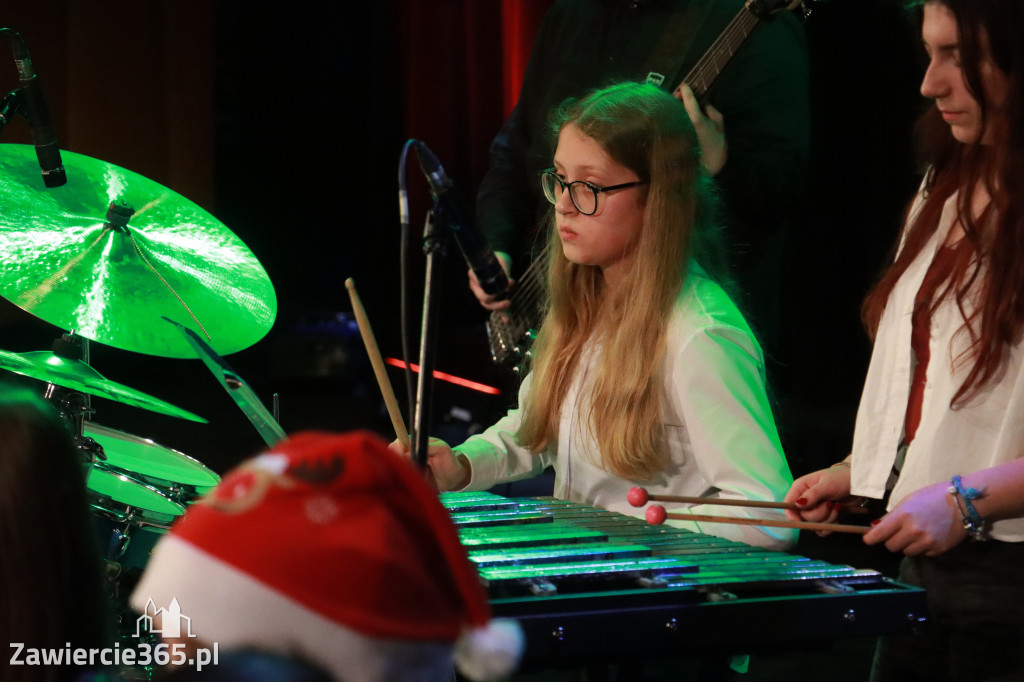 Fotorelacja: Koncert Świąteczny Szkoły Muzycznej i SP3 w MOK Zawiercie