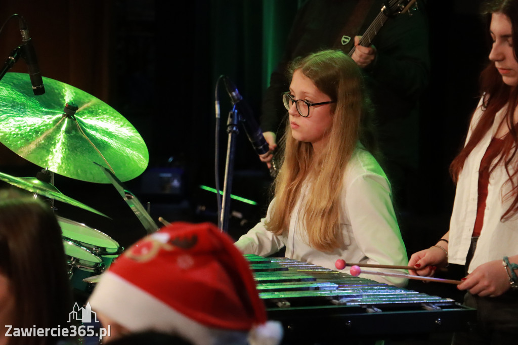 Fotorelacja: Koncert Świąteczny Szkoły Muzycznej i SP3 w MOK Zawiercie