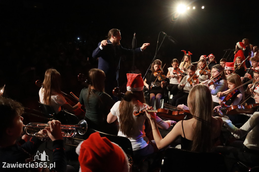 Fotorelacja: Koncert Świąteczny Szkoły Muzycznej i SP3 w MOK Zawiercie
