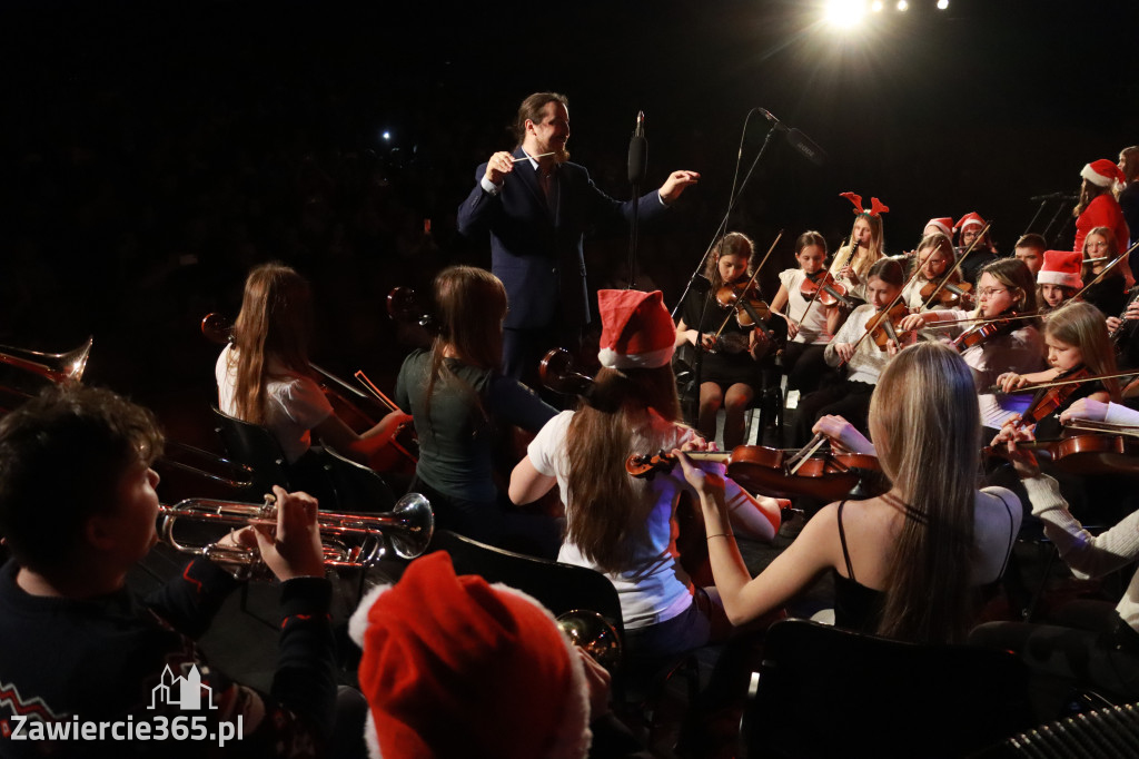 Fotorelacja: Koncert Świąteczny Szkoły Muzycznej i SP3 w MOK Zawiercie