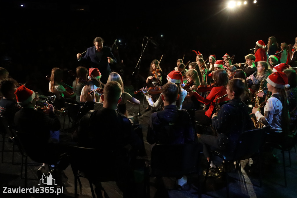 Fotorelacja: Koncert Świąteczny Szkoły Muzycznej i SP3 w MOK Zawiercie