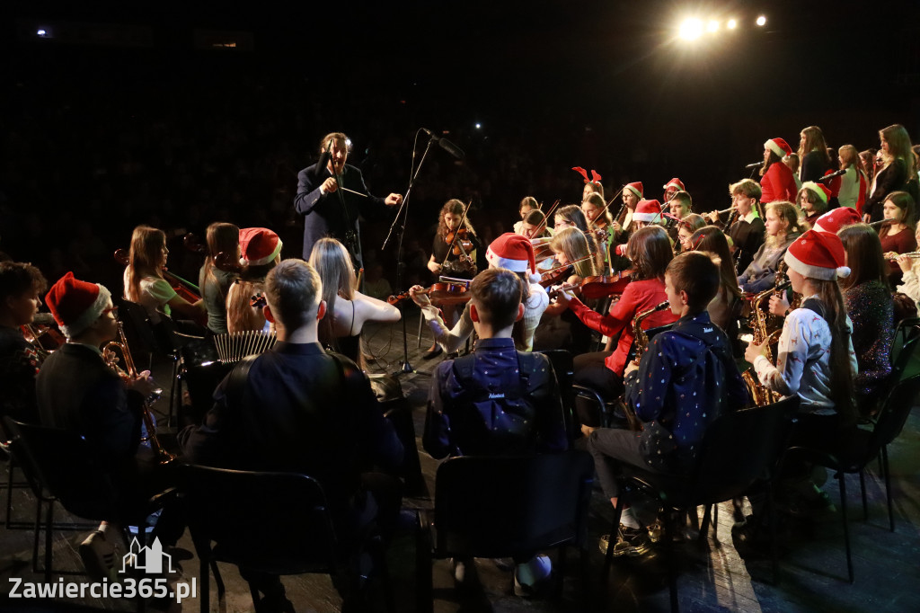 Fotorelacja: Koncert Świąteczny Szkoły Muzycznej i SP3 w MOK Zawiercie