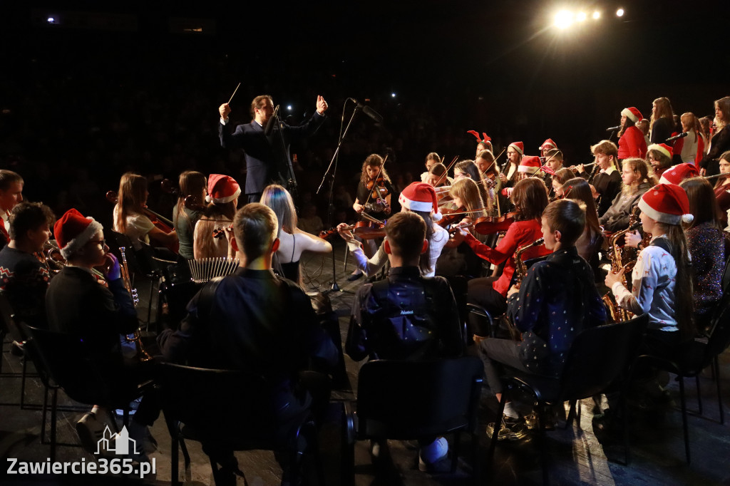 Fotorelacja: Koncert Świąteczny Szkoły Muzycznej i SP3 w MOK Zawiercie