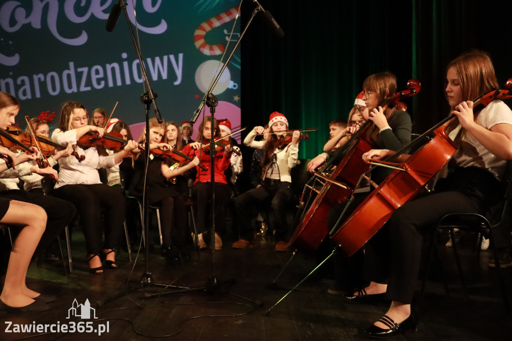 Fotorelacja: Koncert Świąteczny Szkoły Muzycznej i SP3 w MOK Zawiercie