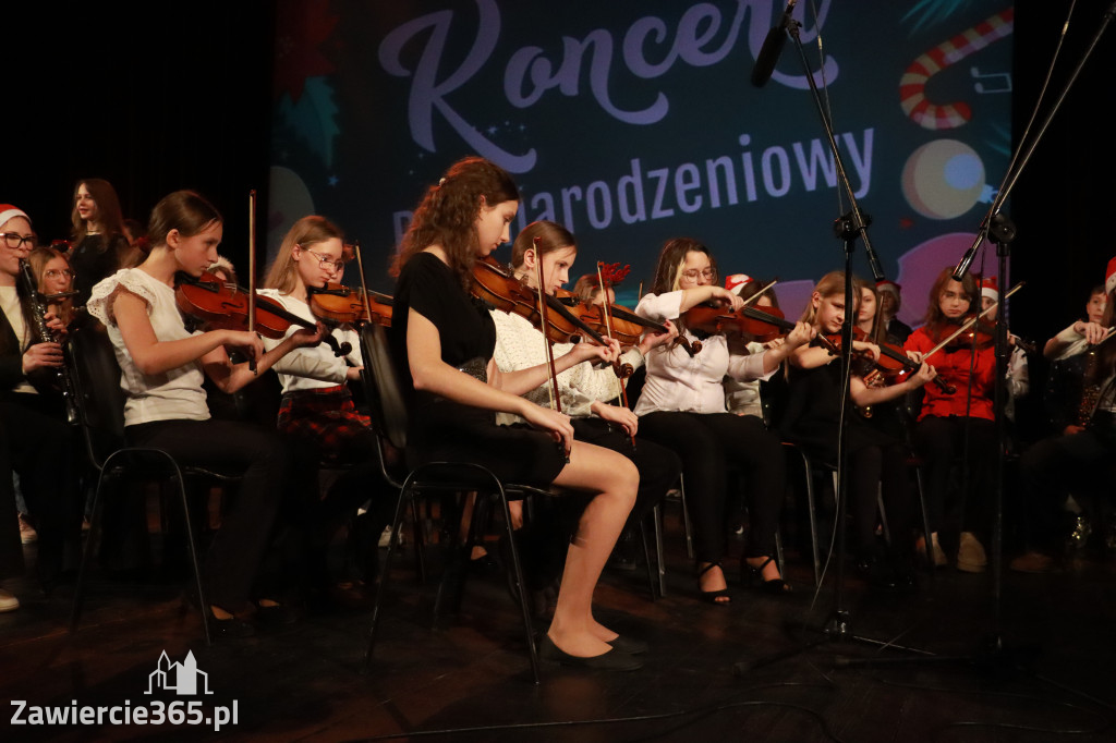 Fotorelacja: Koncert Świąteczny Szkoły Muzycznej i SP3 w MOK Zawiercie