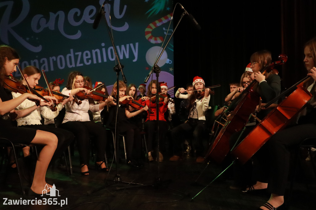 Fotorelacja: Koncert Świąteczny Szkoły Muzycznej i SP3 w MOK Zawiercie