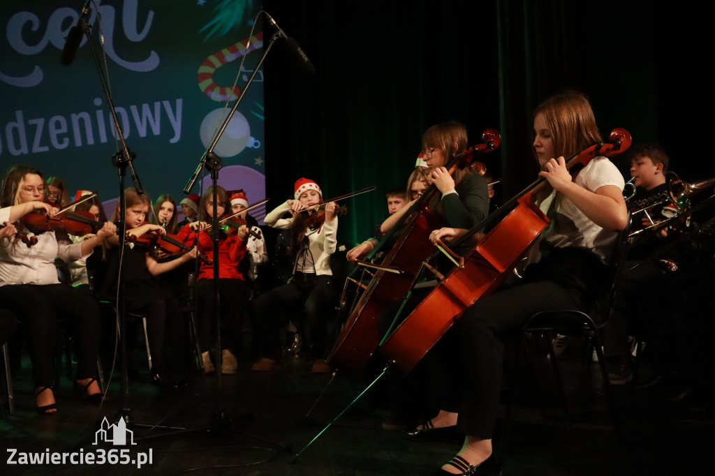 Fotorelacja: Koncert Świąteczny Szkoły Muzycznej i SP3 w MOK Zawiercie