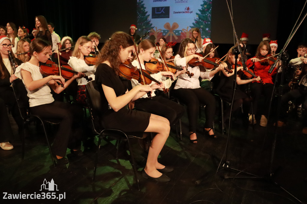 Fotorelacja: Koncert Świąteczny Szkoły Muzycznej i SP3 w MOK Zawiercie